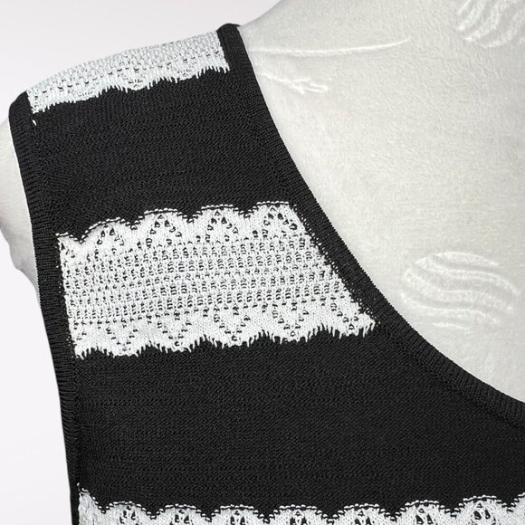 Tahari Striped Knit Tank Top Black White Sleeveless Size 8 - Picture 7 of 10